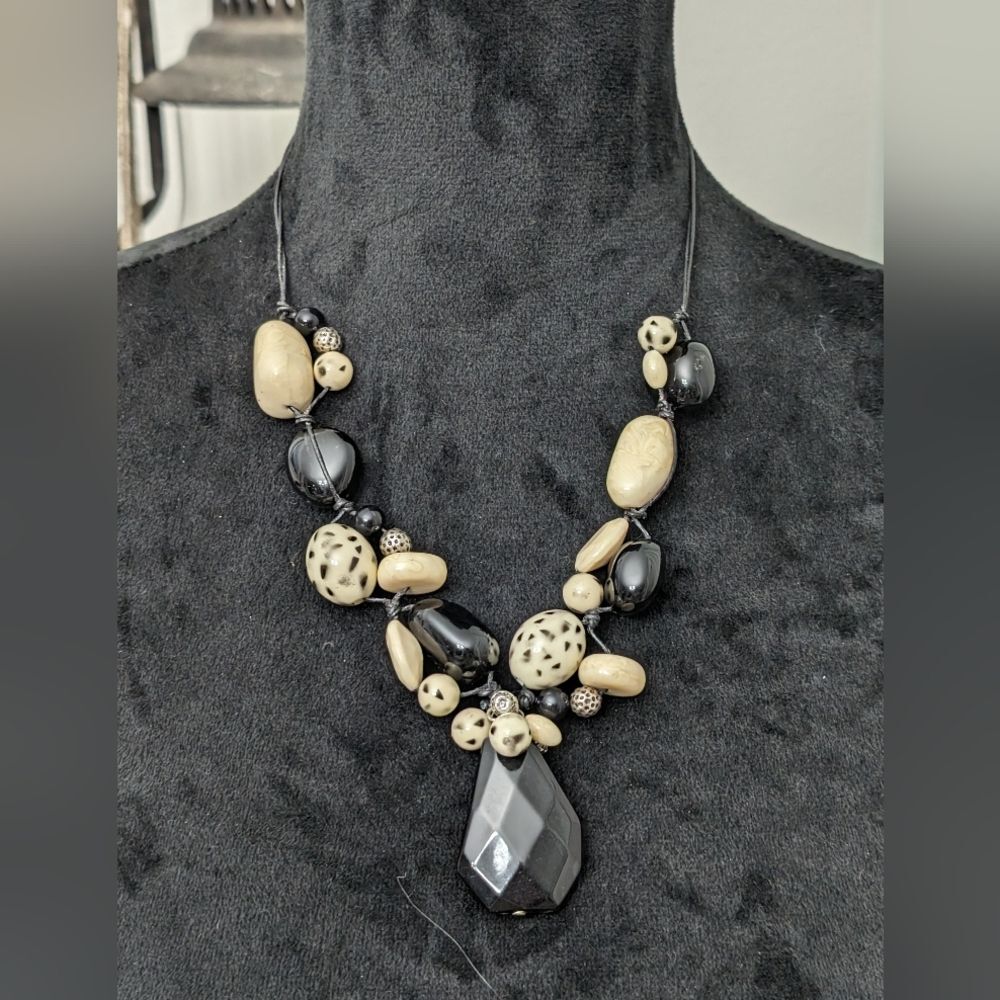 Chico's Vintage Cream Black Stone Look Acrylic Statement Necklace